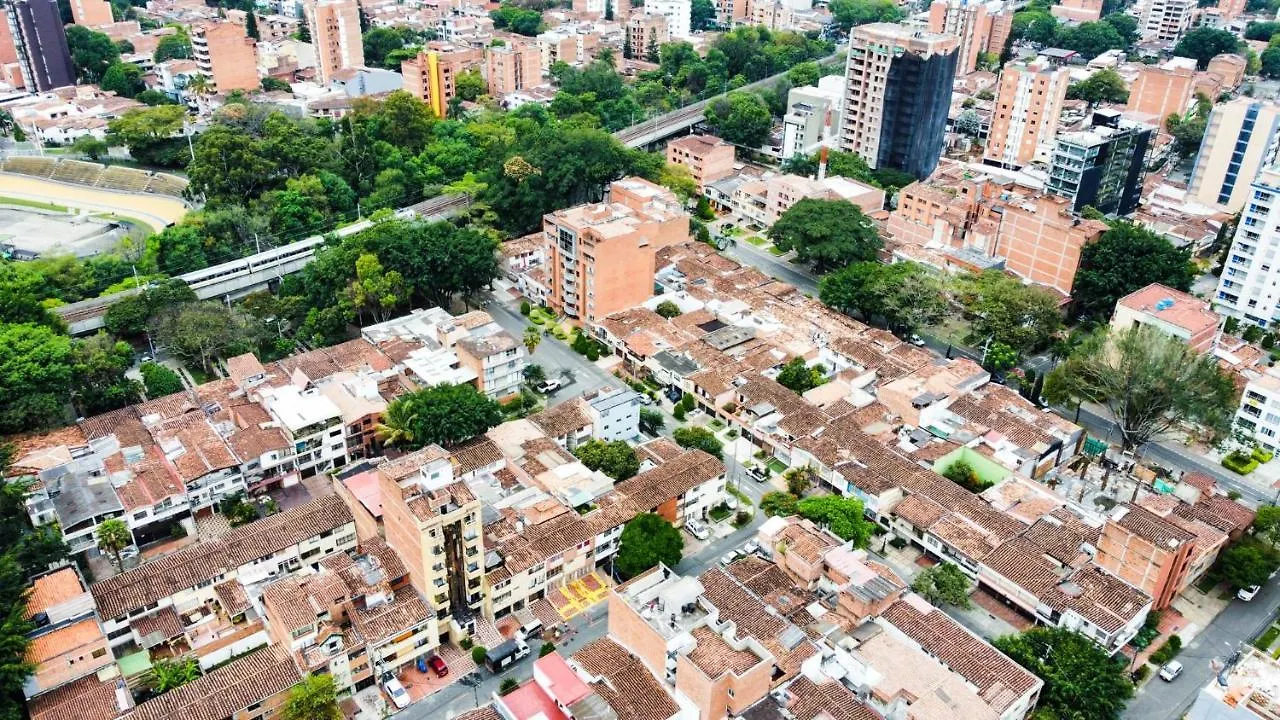 Tu Refugio Acogedor En El Corazon De Medellin Hab Privada A Διαμέρισμα 0*,
