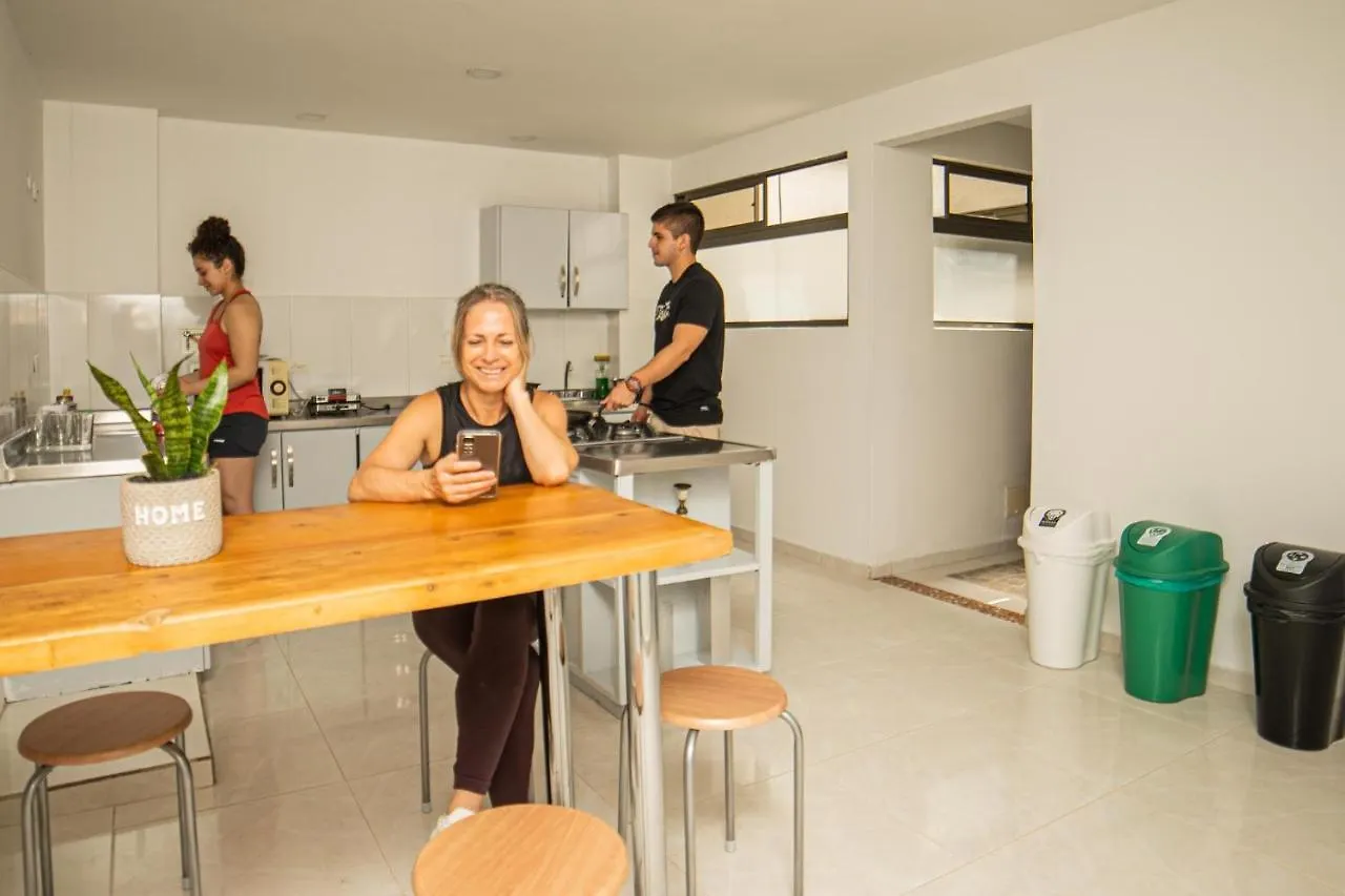 Tu Refugio Acogedor En El Corazon De Medellin Hab Privada A Διαμέρισμα Δωμάτια σε οικογενειακή κατοικία