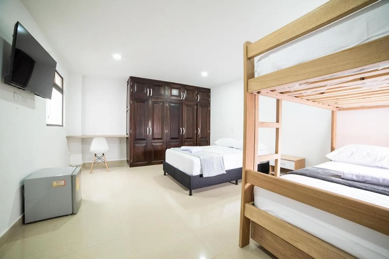 Apartamento Tu Refugio Acogedor En El Corazon De Medellin Hab Privada A Habitación en casa particular